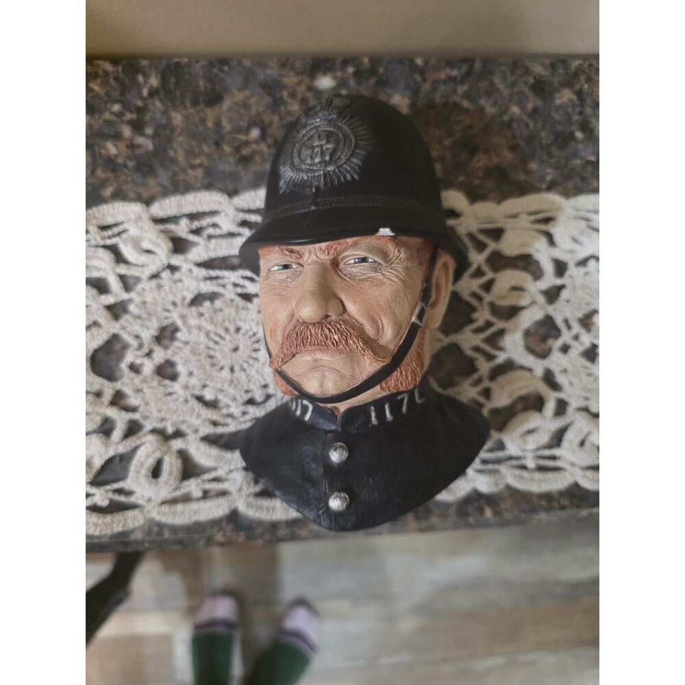 Vintage 1986 Bossons England "Victorian Bobby" Chalkware Wall Mask 117L